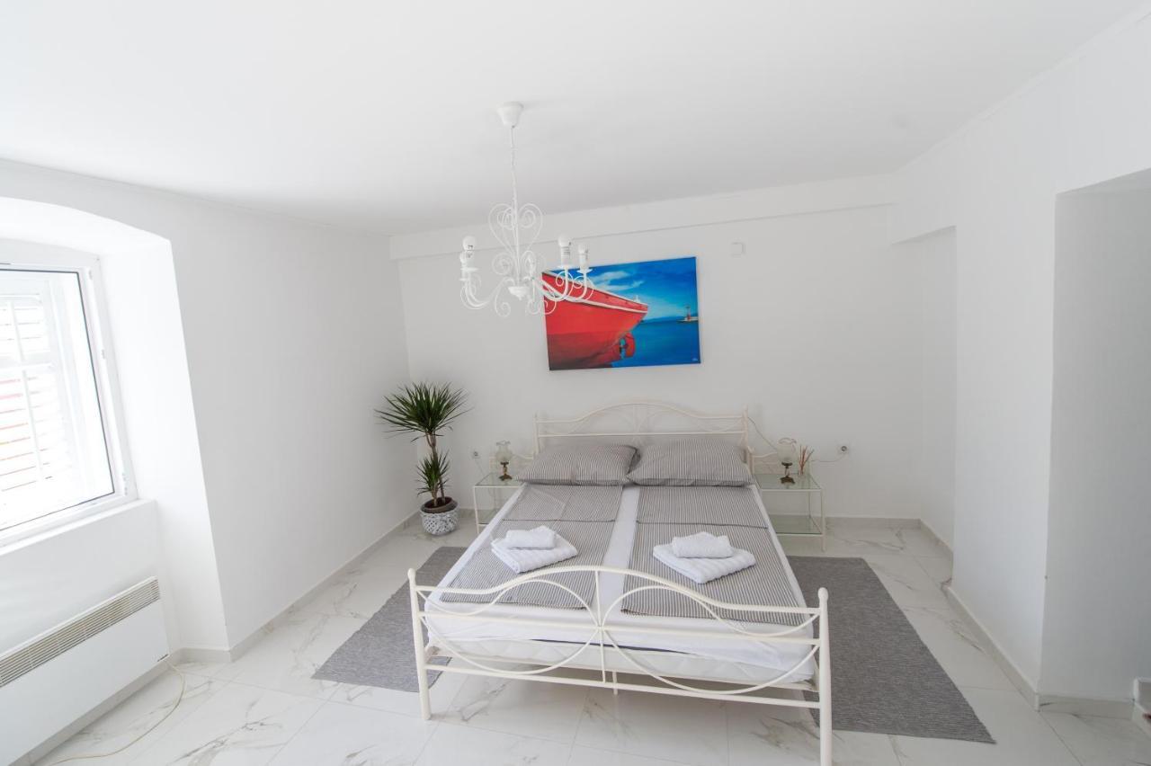 La Casa Di Pietra Lejlighed Krk Eksteriør billede